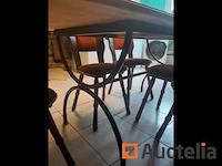 Vuren tafel op smeedijzeren poten, 6 houten stoffen stoelen - afbeelding 3 van  6