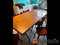 Vuren tafel op smeedijzeren poten, 6 houten stoffen stoelen - afbeelding 4 van  6