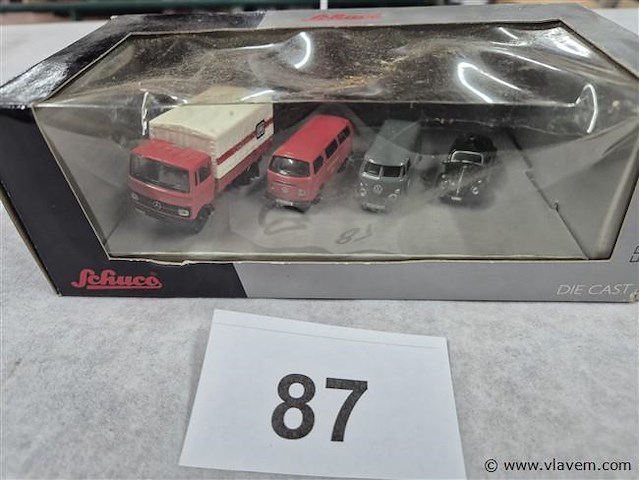 Vw 3 stuks en 1 mercedes truck - afbeelding 1 van  3