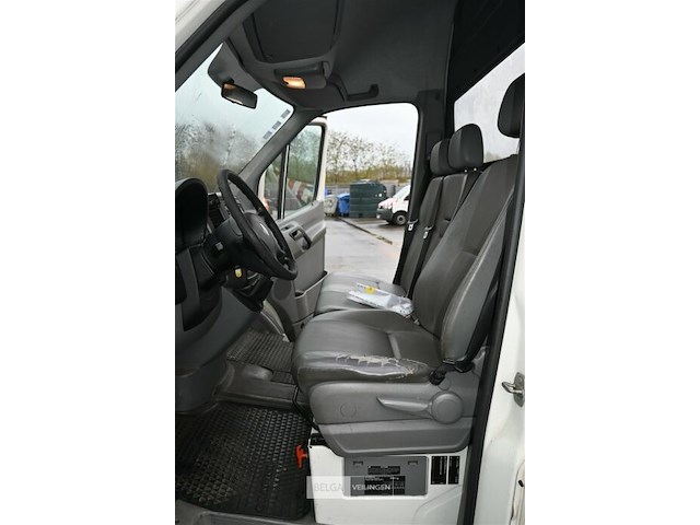 Vw crafter lichte vrachtwagen met dhollandia laadklep - afbeelding 3 van  28