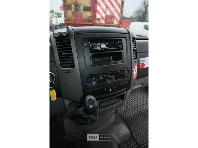 Vw crafter lichte vrachtwagen met dhollandia laadklep - afbeelding 6 van  28