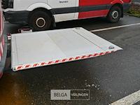 Vw crafter lichte vrachtwagen met dhollandia laadklep - afbeelding 25 van  28