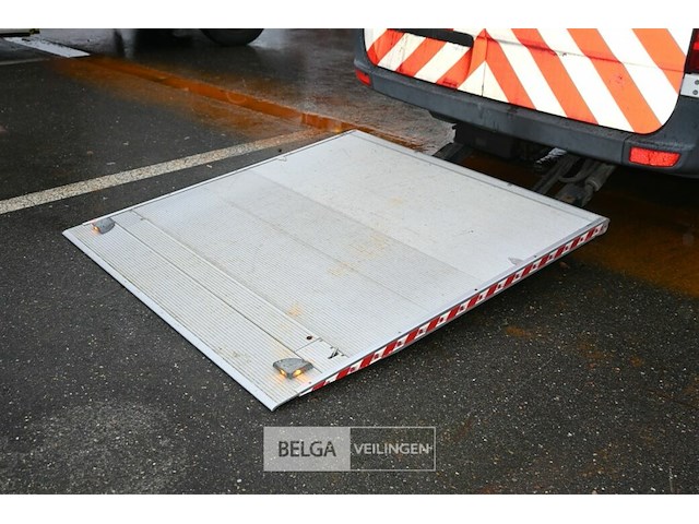 Vw crafter lichte vrachtwagen met dhollandia laadklep - afbeelding 26 van  28