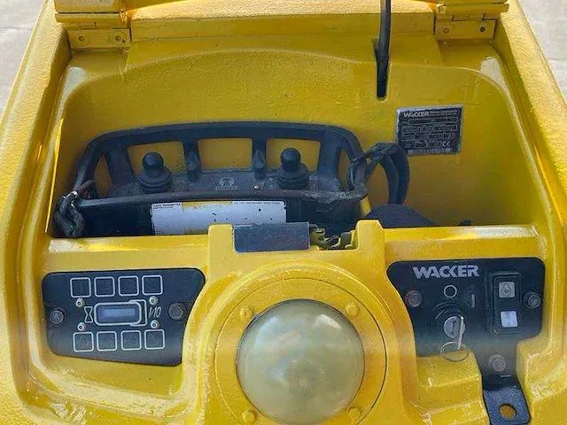 Wacker neuson - rt 82 - asfalteermachine - 2007 - afbeelding 9 van  11