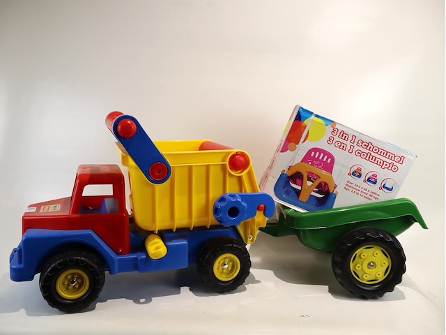 Wader vrachtwagen met aanhangwagen - afbeelding 1 van  5