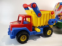 Wader vrachtwagen met aanhangwagen - afbeelding 2 van  5