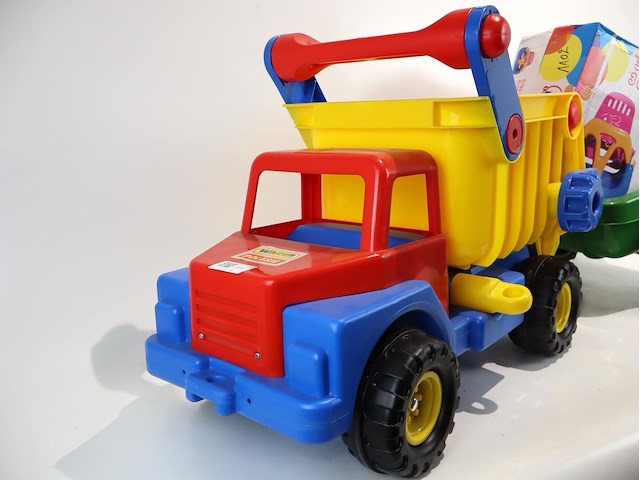 Wader vrachtwagen met aanhangwagen - afbeelding 3 van  5