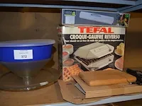 Wafelijzer tefal, rolhouder, frietsnijder, appertiefhapjes set, dienplateaus, rolgordijn, bekleding auto, 8 stuks plantenhoezen 2x1,5m, 2 handsproeiers , enz - afbeelding 5 van  10
