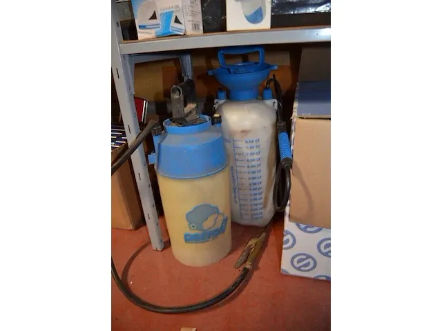 Wafelijzer tefal, rolhouder, frietsnijder, appertiefhapjes set, dienplateaus, rolgordijn, bekleding auto, 8 stuks plantenhoezen 2x1,5m, 2 handsproeiers , enz - afbeelding 10 van  10