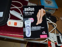 Walkie talkies topcom twintalker 3000, google chromecast, 2 rubberen toetsenborden, braun lady shave, 6 cds, 13 dvds, 2 elektrische verwarmingsmatjes, 6 xbox 360 spellen, frigobox eda, stofzuiger kalorik yl102e-b, ca. 15 voetpompen - afbeelding 11 van  14