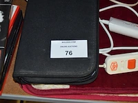 Walkie talkies topcom twintalker 3000, google chromecast, 2 rubberen toetsenborden, braun lady shave, 6 cds, 13 dvds, 2 elektrische verwarmingsmatjes, 6 xbox 360 spellen, frigobox eda, stofzuiger kalorik yl102e-b, ca. 15 voetpompen - afbeelding 12 van  14