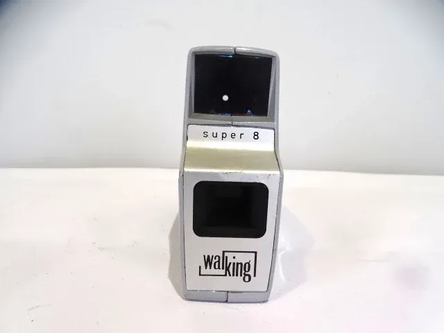 Walking vintage videocamera 8mm - afbeelding 2 van  4