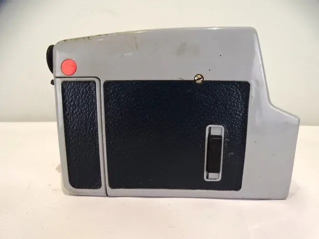 Walking vintage videocamera 8mm - afbeelding 3 van  4