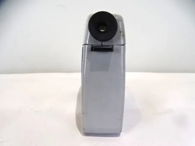 Walking vintage videocamera 8mm - afbeelding 4 van  4