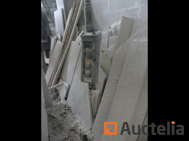 Wand hijsen zwenkraan 250 kg demag model onleesbaar - afbeelding 2 van  4