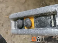 Wand hijsen zwenkraan 250 kg demag model onleesbaar
