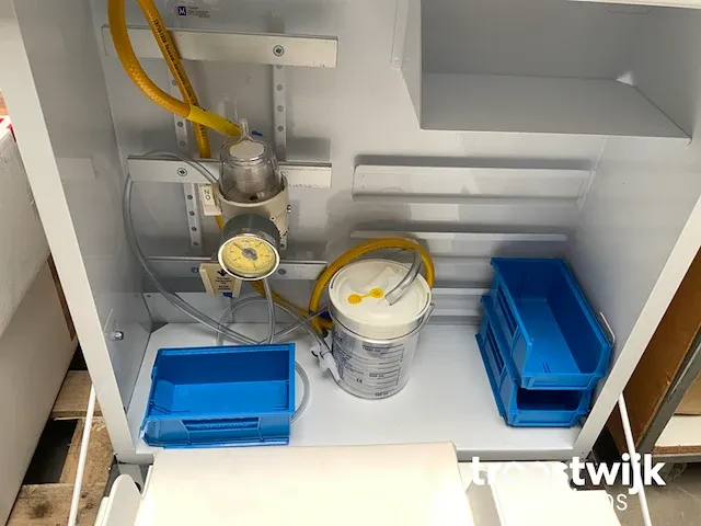Wand inklapbare verzorgingsbed. - afbeelding 4 van  4