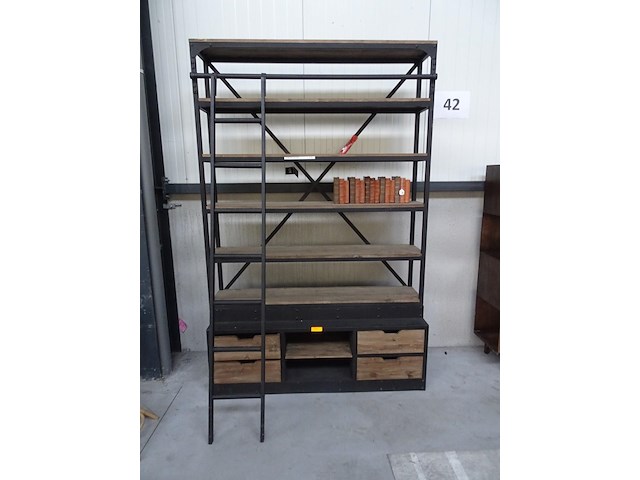 Wandkast met ladder - afbeelding 1 van  3