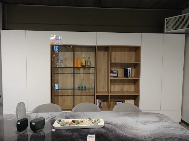 Wandkast op sokkel - afbeelding 1 van  8