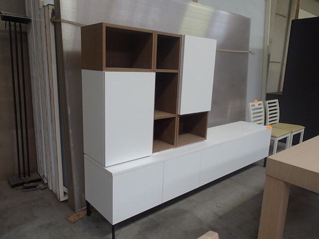 Wandmeubel met hangkast - afbeelding 1 van  3