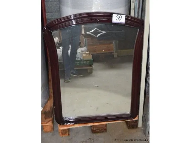 Wandspiegel met kader, beschadigd, afm plm 85x105cm - afbeelding 1 van  2