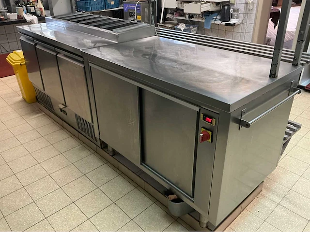 Warmhoudkast en koelkast met saladebar overige keukenbenodigdheden - afbeelding 1 van  12