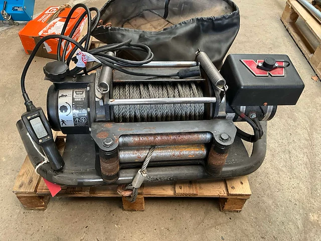 Warn industries series 9 industriële lier - afbeelding 1 van  6