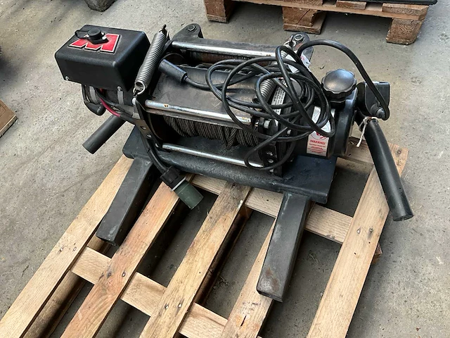 Warn industries series 9 industriële lier - afbeelding 4 van  6