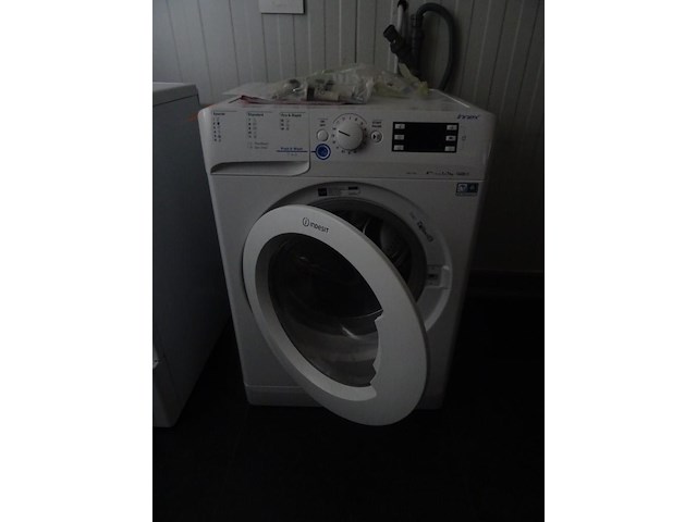Wasmachine indesit - afbeelding 1 van  4