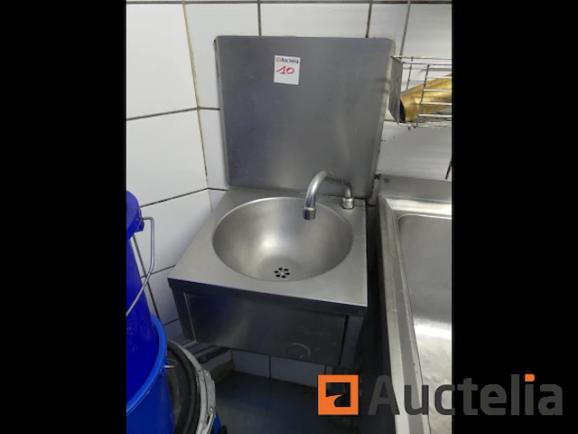 Wastafel aan de muur - afbeelding 1 van  3
