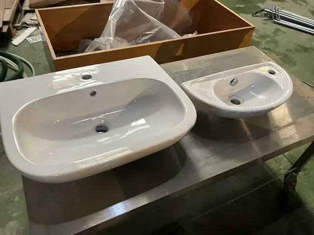 Wastafel duravit d-code en kleinere handenwasser - afbeelding 1 van  6