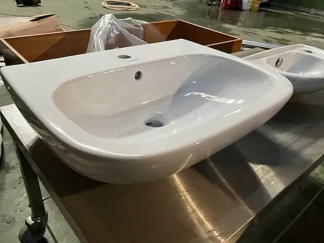 Wastafel duravit d-code en kleinere handenwasser - afbeelding 3 van  6