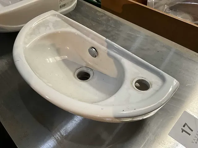 Wastafel duravit d-code en kleinere handenwasser - afbeelding 6 van  6