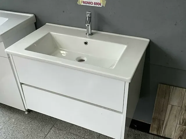 Wastafel met spiegel - afbeelding 2 van  4