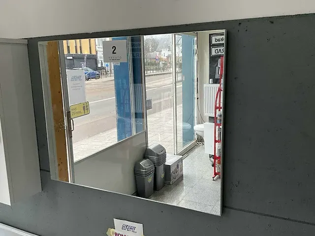 Wastafel met spiegel - afbeelding 4 van  4