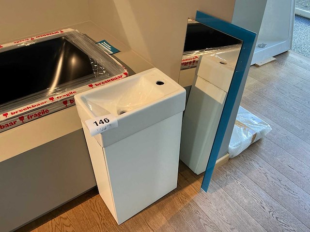 Wastafel + onderkast + spiegel - afbeelding 1 van  6