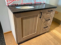 Wastafel villeroy & boch + onderkast oakyu + spiegel - afbeelding 2 van  8