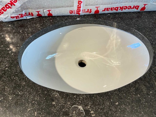 Wastafel villeroy & boch + onderkast oakyu + spiegel - afbeelding 4 van  8