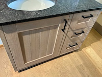 Wastafel villeroy & boch + onderkast oakyu + spiegel - afbeelding 5 van  8