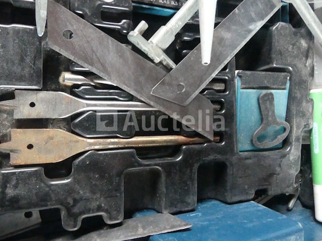 Waterdichte kofferbak en diverse gereedschappen - afbeelding 1 van  8