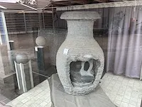Waterfontein met naakte vrouw tuinbeeld