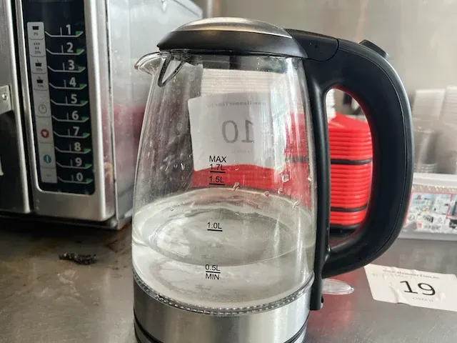 Waterkoker home essentials - afbeelding 2 van  3