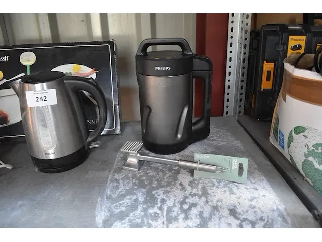 Waterkoker proline, waterkoker domo, soepmaker philips, visbestek met schotel, vleeshamer, grilltang, geldkoffer, diverse sierstukken - afbeelding 8 van  11