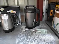 Waterkoker proline, waterkoker domo, soepmaker philips, visbestek met schotel, vleeshamer, grilltang, geldkoffer, diverse sierstukken - afbeelding 8 van  11