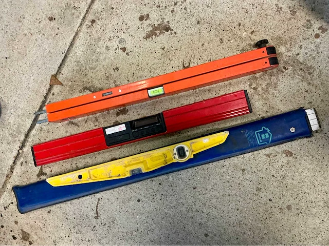 Waterpassen + koffer met handgereedschap - afbeelding 1 van  3