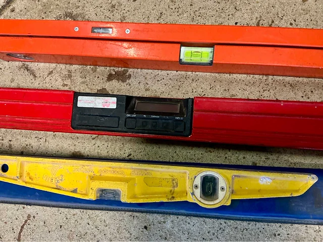 Waterpassen + koffer met handgereedschap - afbeelding 2 van  3