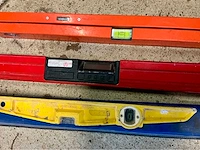 Waterpassen + koffer met handgereedschap - afbeelding 2 van  3