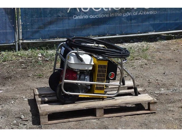 Waterpomp atlas copco lp 9-20 p benzine - afbeelding 1 van  1