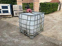 Waterpomp met reservoir