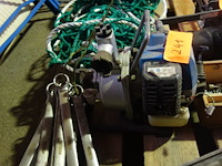 Waterpomp op benzine (na te zien) - afbeelding 1 van  2